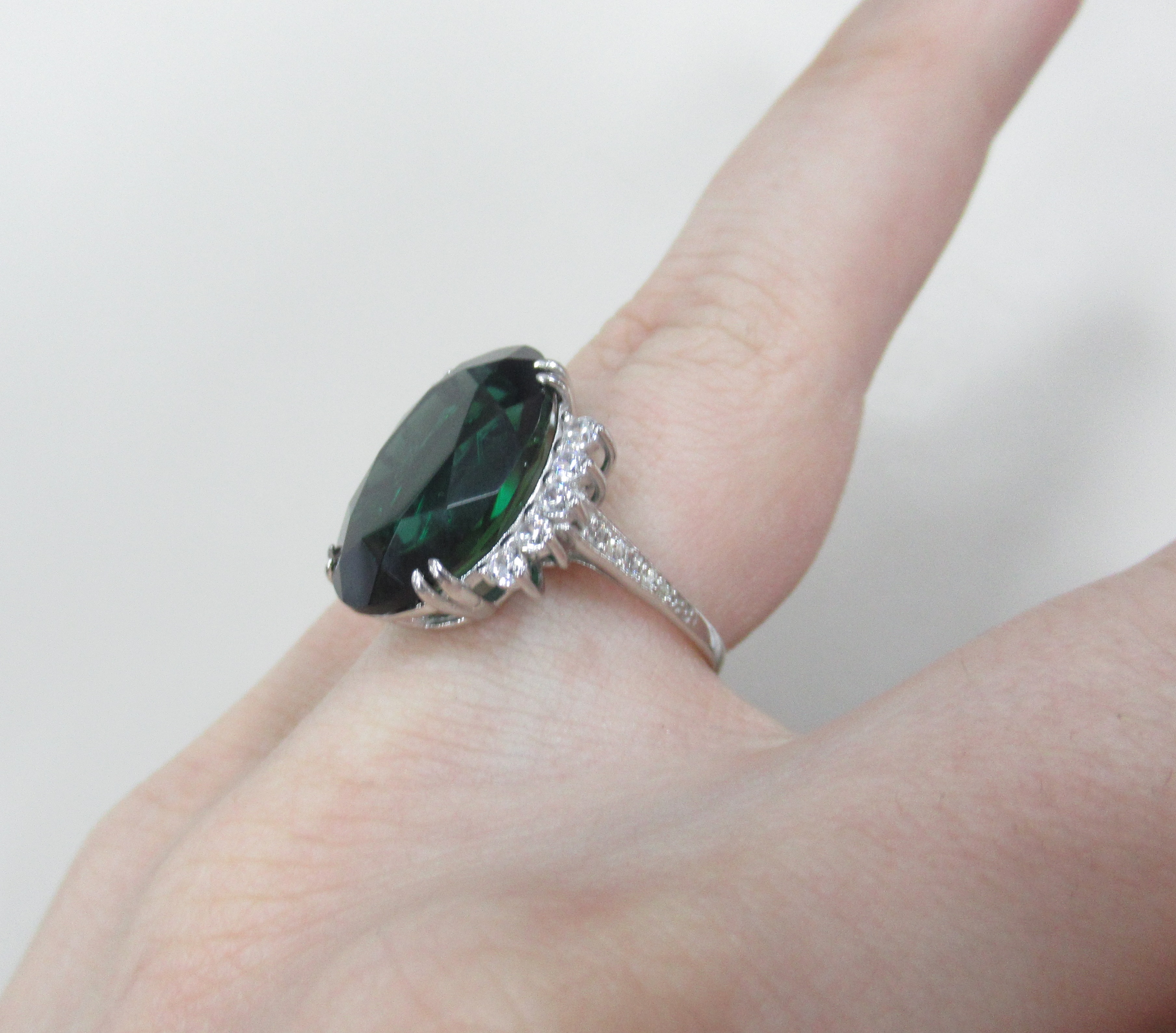 Серебряное кольцо с празиолитом